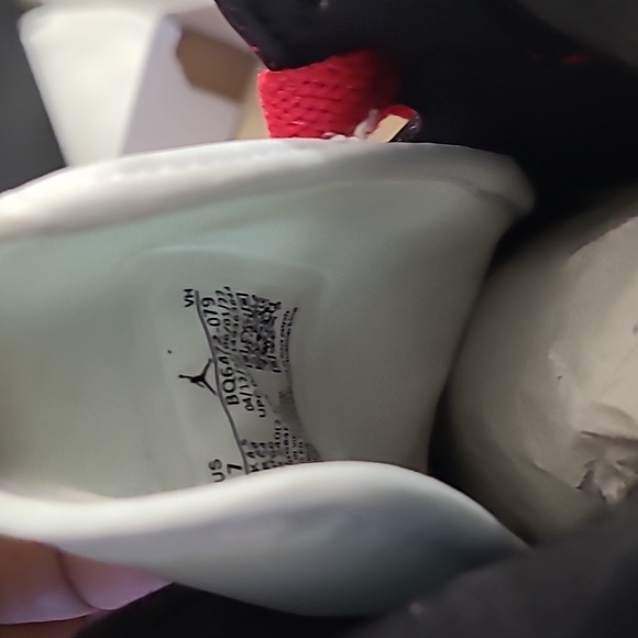 Jordan 1 sneakers - Picture 3 of 5